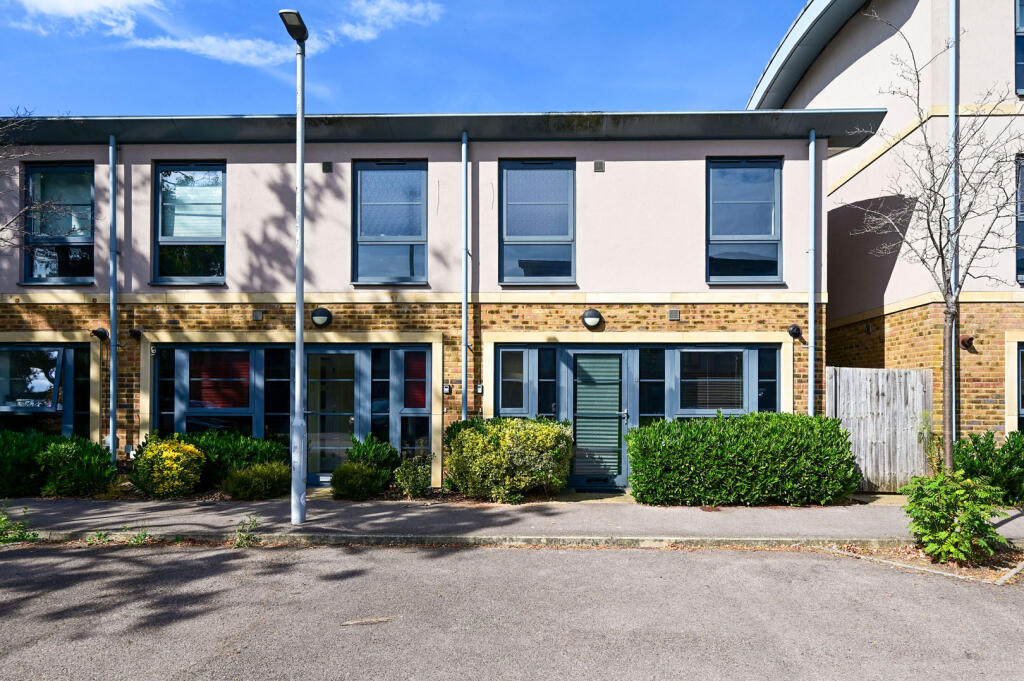 3 bed Detached for rent in Farnborough. From Osbornes - Farnborough