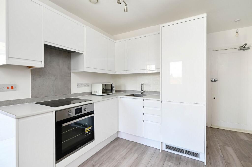 1 bed Apartment for rent in Basingstoke. From Osbornes - Farnborough