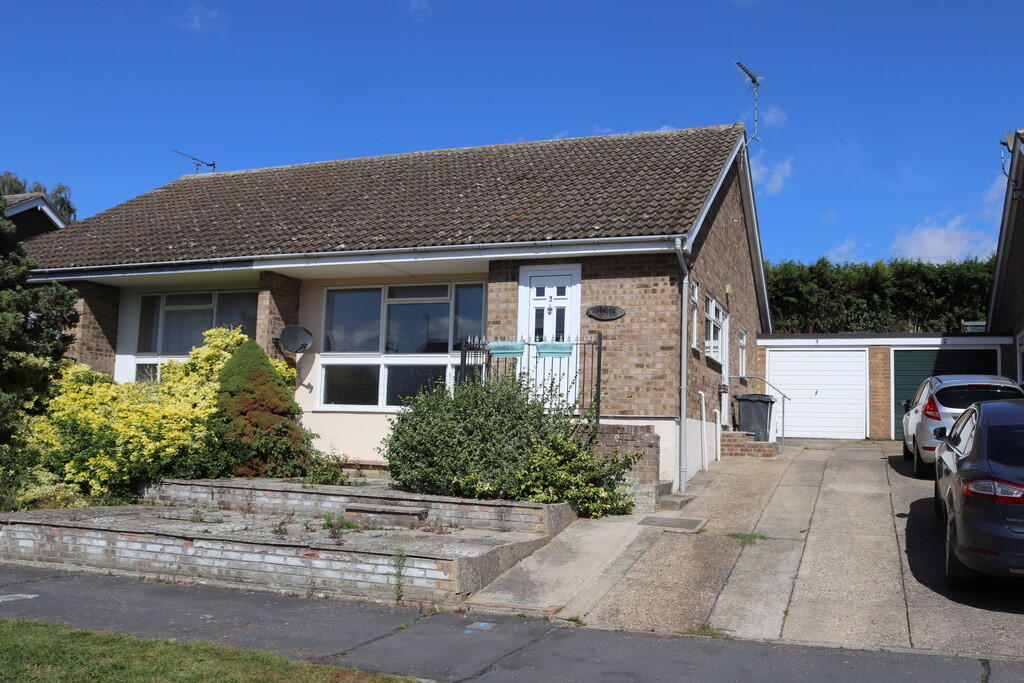2 bed Semi-detached bungalow for rent in Stowmarket. From 3 Point Property Management Ltd - Mendlesham