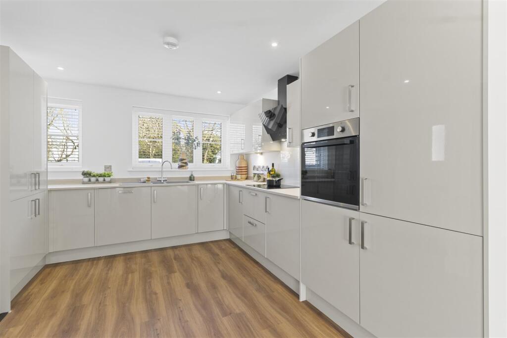 2 bed End of Terrace for rent in Bexhill. From Park Lane Group - St. Leonards-On-Sea