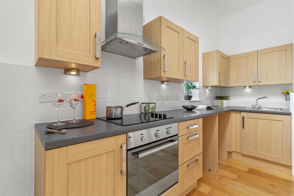 2 bed Semi Detached for rent in Hastings. From Park Lane Group - St. Leonards-On-Sea 2 bed Semi Detached for rent in Hastings. From Park Lane Group - St. Leonards-On-Sea