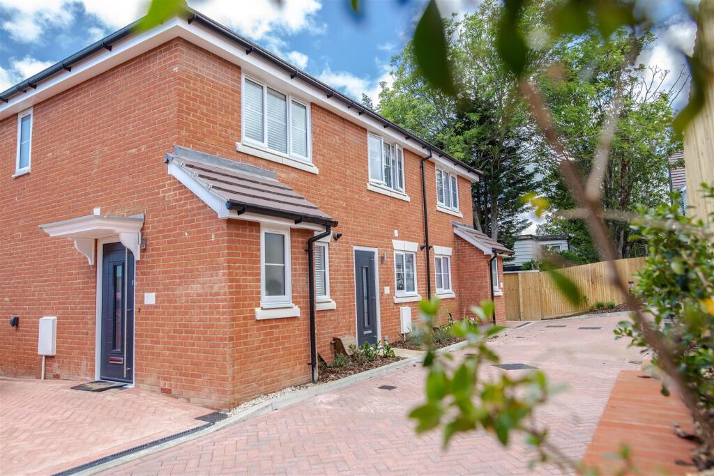 2 bed Mid Terraced House for rent in Bachelor's Bump. From Park Lane Group - St. Leonards-On-Sea 2 bed Mid Terraced House for rent in Bachelor's Bump. From Park Lane Group - St. Leonards-On-Sea