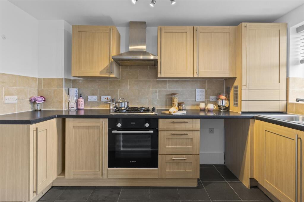 4 bed Town House for rent in Hastings. From Park Lane Group - St. Leonards-On-Sea
