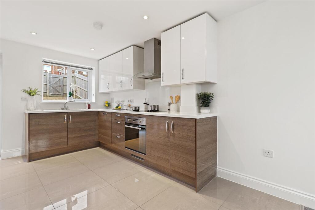 2 bed Mid Terraced House for rent in Hastings. From Park Lane Group - St. Leonards-On-Sea 2 bed Mid Terraced House for rent in Hastings. From Park Lane Group - St. Leonards-On-Sea