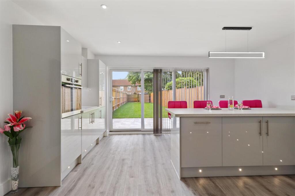 3 bed Mid Terraced House for rent in Crowborough. From Park Lane Group - St. Leonards-On-Sea 3 bed Mid Terraced House for rent in Crowborough. From Park Lane Group - St. Leonards-On-Sea