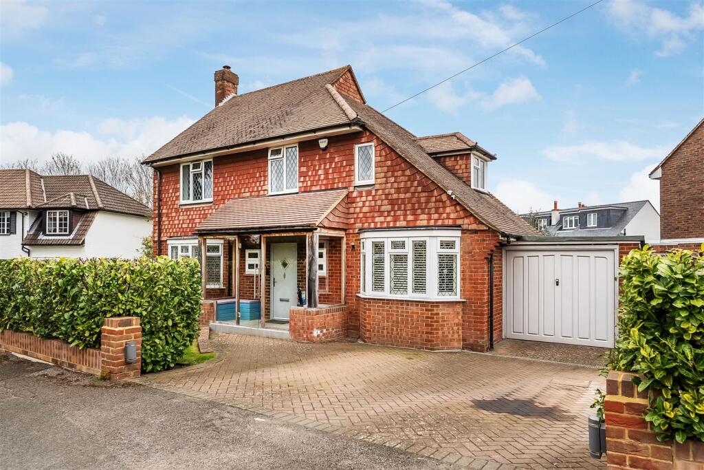 3 bed Detached for rent in Pachesham Park. From Patrick Gardner - Ashtead - Lettings