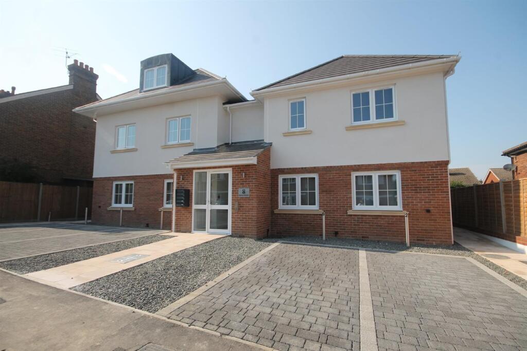 1 bed Apartment for rent in Epsom Downs. From Patrick Gardner - Ashtead - Lettings 1 bed Apartment for rent in Epsom Downs. From Patrick Gardner - Ashtead - Lettings