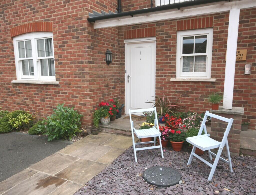 1 bed Flat for rent in Little Bookham. From Patrick Gardner - Great Bookham