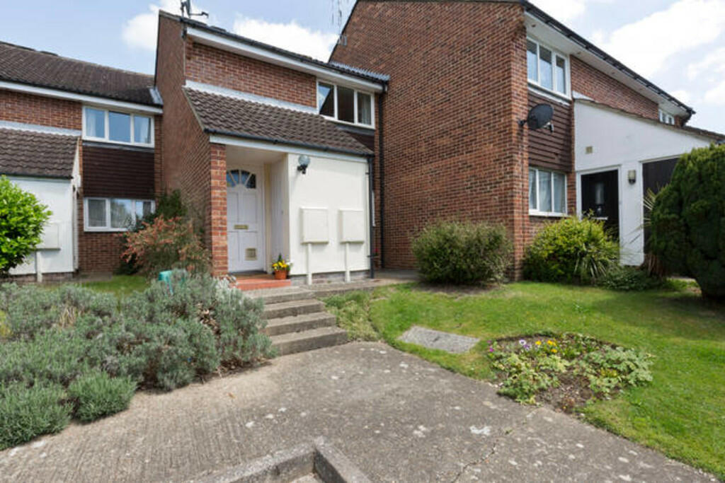 1 bed Maisonette for rent in Leatherhead. From Patrick Gardner - Great Bookham