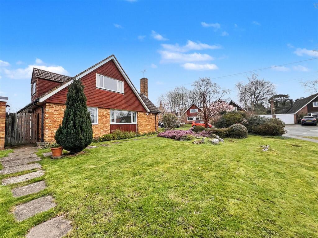 4 bed Detached for rent in Little Bookham. From Patrick Gardner - Great Bookham