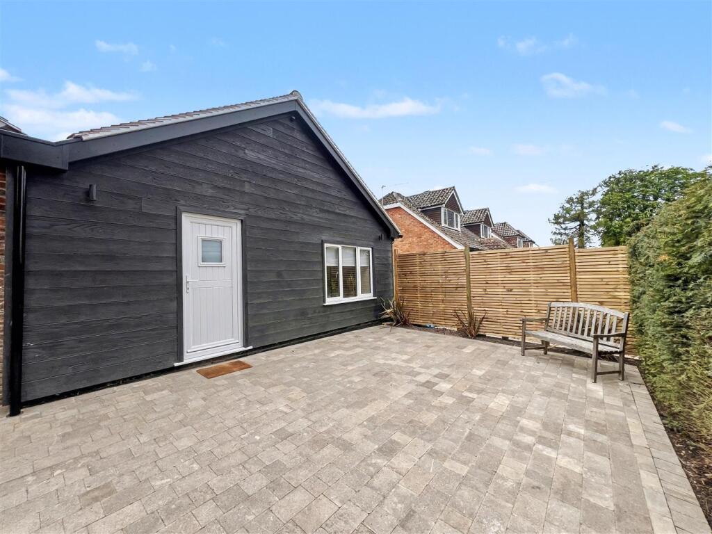 0 bed Studio for rent in Little Bookham. From Patrick Gardner - Great Bookham