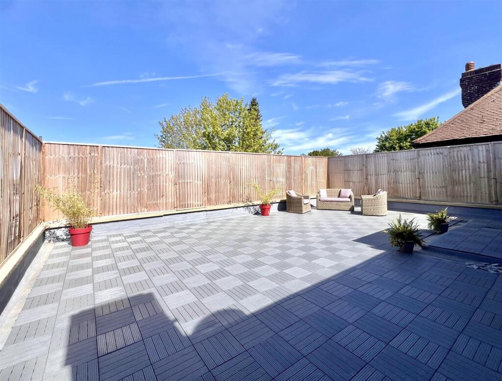 3 bed Apartment for rent in Little Bookham. From Patrick Gardner - Great Bookham
