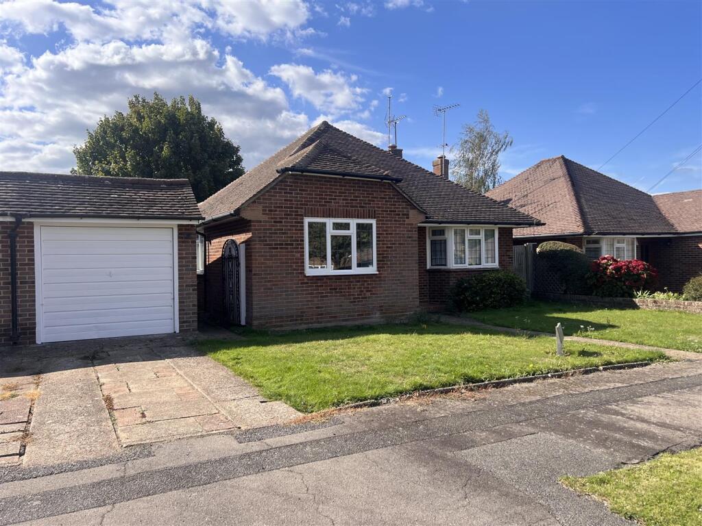 3 bed Detached bungalow for rent in Little Bookham. From Patrick Gardner - Great Bookham 3 bed Detached bungalow for rent in Little Bookham. From Patrick Gardner - Great Bookham