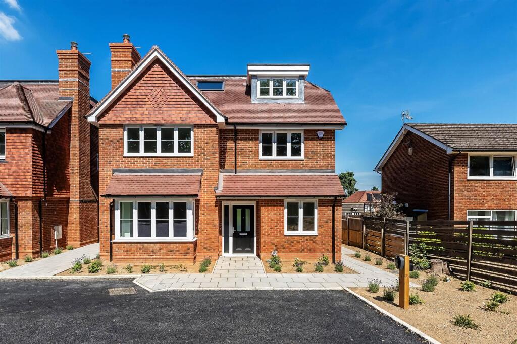 5 bed Detached for rent in Little Bookham. From Patrick Gardner - Great Bookham 5 bed Detached for rent in Little Bookham. From Patrick Gardner - Great Bookham