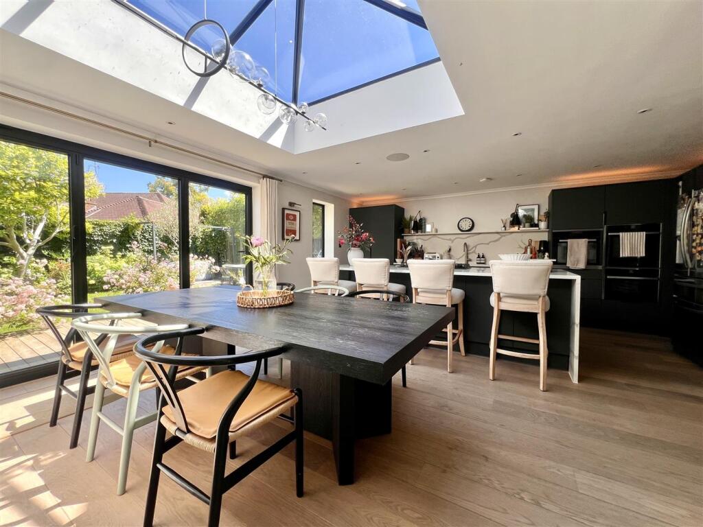 5 bed Detached for rent in Little Bookham. From Patrick Gardner - Great Bookham 5 bed Detached for rent in Little Bookham. From Patrick Gardner - Great Bookham