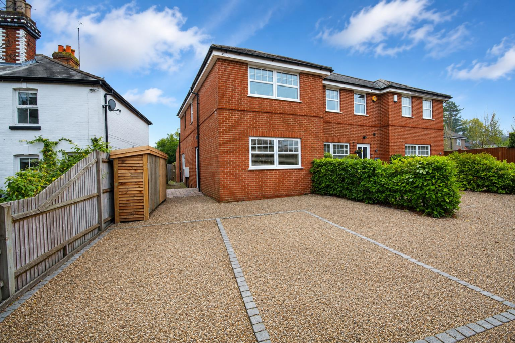 1 bed Annexe for rent in Little Bookham. From Patrick Gardner - Great Bookham