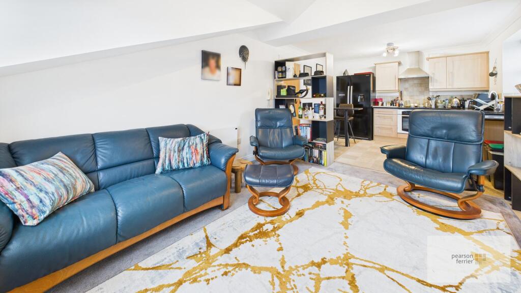 2 bed Penthouse for rent in Bury. From Pearson Ferrier - Bury 2 bed Penthouse for rent in Bury. From Pearson Ferrier - Bury