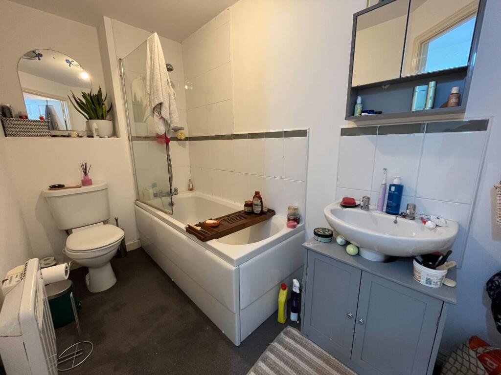 2 bed Apartment for rent in Manchester. From Pearson Ferrier - Radcliffe