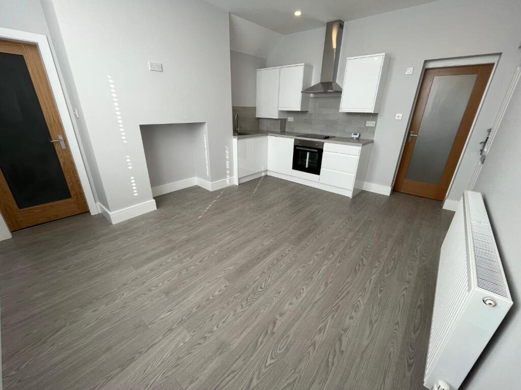 1 bed 1st Floor Flat for rent in Simister. From Pearson Ferrier - Radcliffe