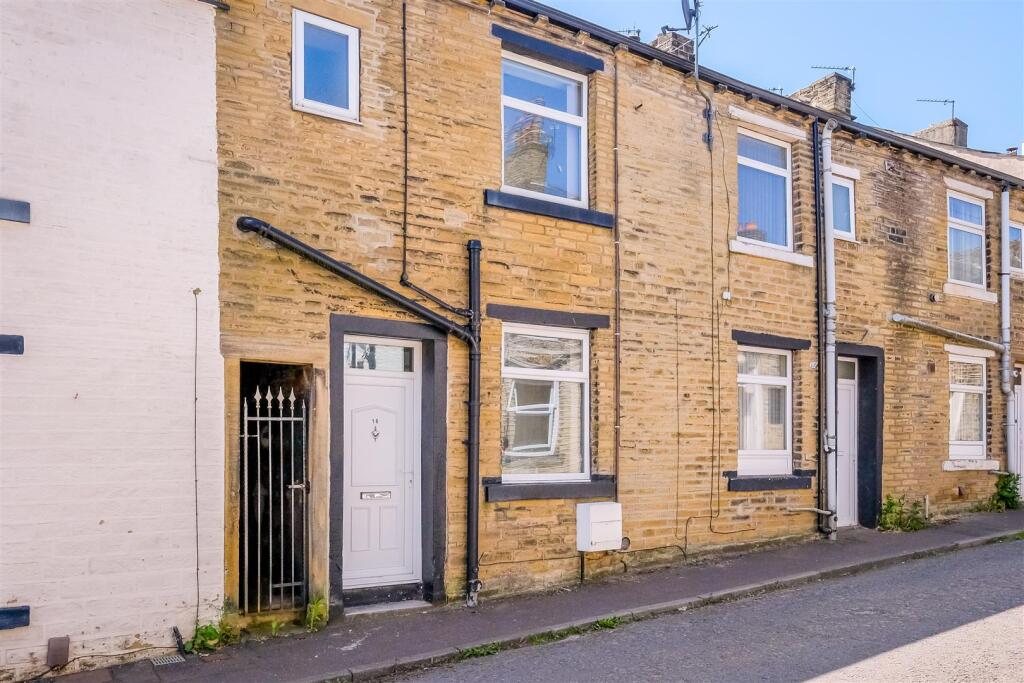 1 bed Mid Terraced House for rent in Halifax. From Peter David Properties - Halifax