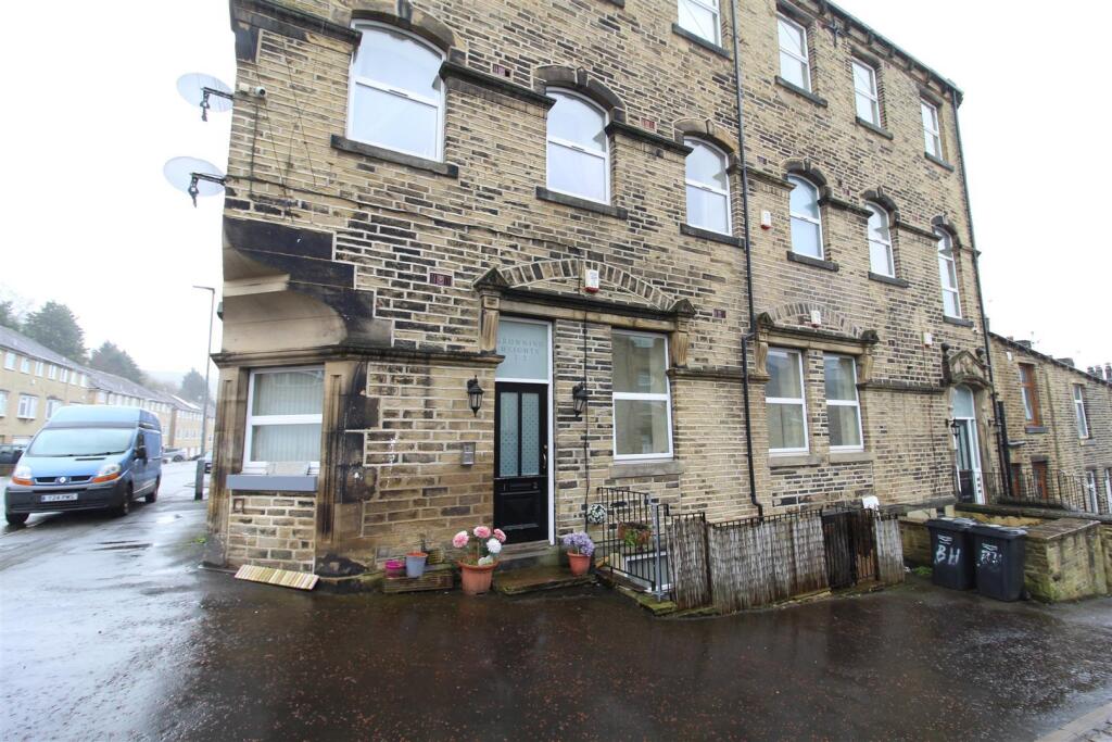 2 bed Penthouse for rent in Halifax. From Peter David Properties - Halifax