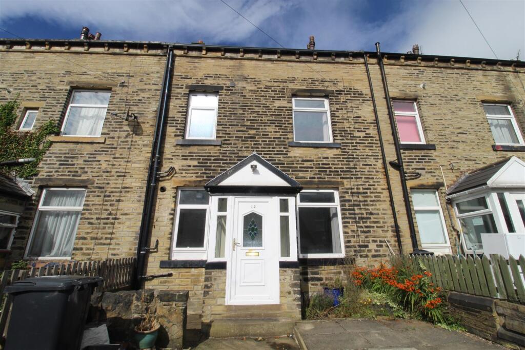 2 bed Mid Terraced House for rent in Halifax. From Peter David Properties - Halifax 2 bed Mid Terraced House for rent in Halifax. From Peter David Properties - Halifax