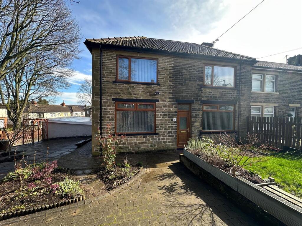 4 bed Semi Detached for rent in Halifax. From Peter David Properties - Halifax