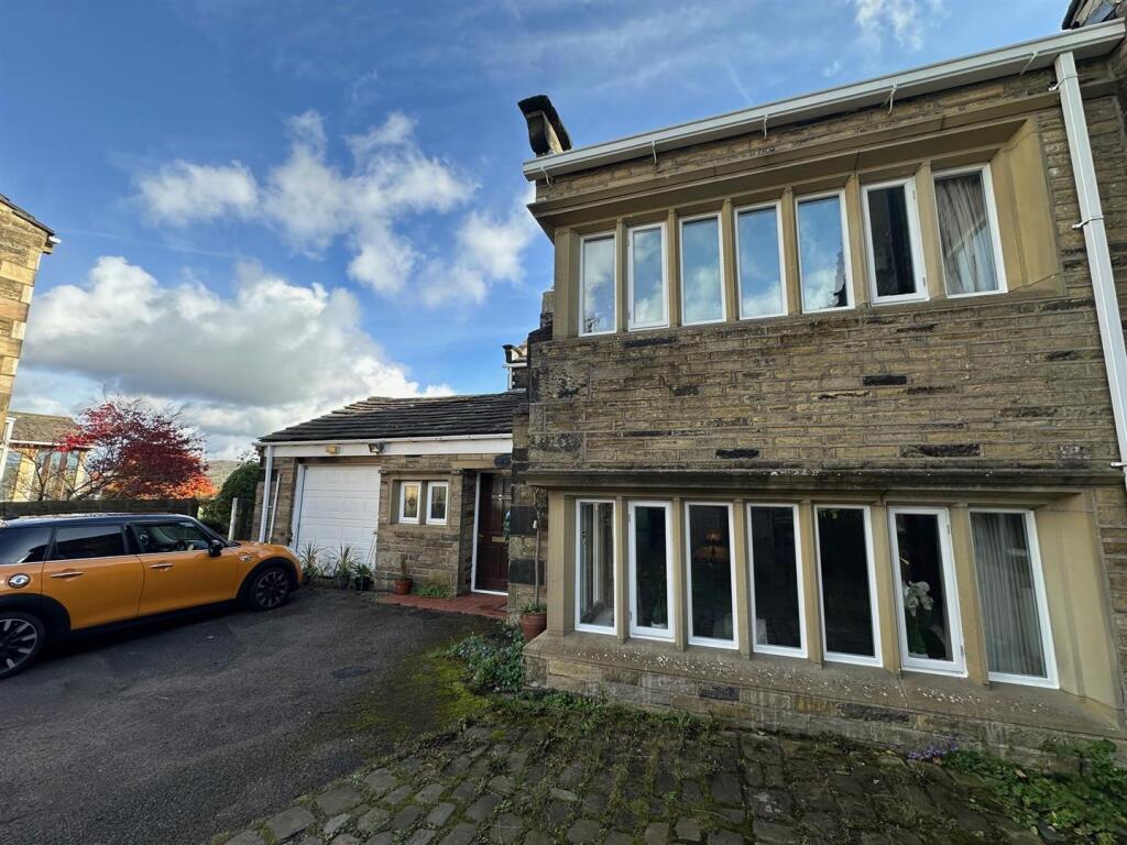 3 bed Chalet type for rent in Halifax. From Peter David Properties - Halifax