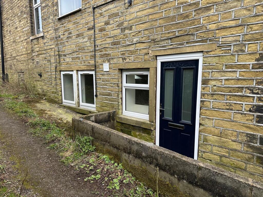 0 bed Studio for rent in Queensbury. From Peter David Properties - Halifax 0 bed Studio for rent in Queensbury. From Peter David Properties - Halifax
