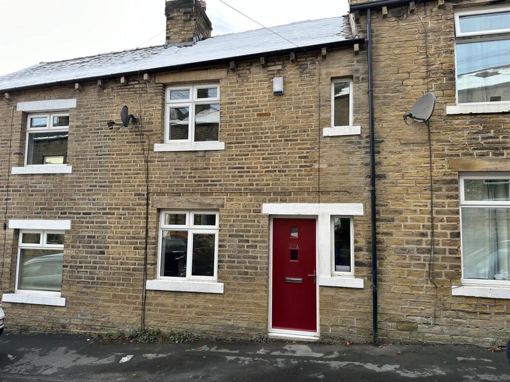 3 bed Mid Terraced House for rent in Sowerby Bridge. From Peter David Properties - Halifax