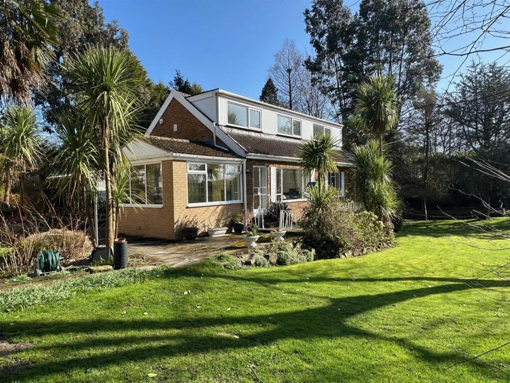 3 bed Detached for rent in Bradford. From Peter David Properties - Halifax