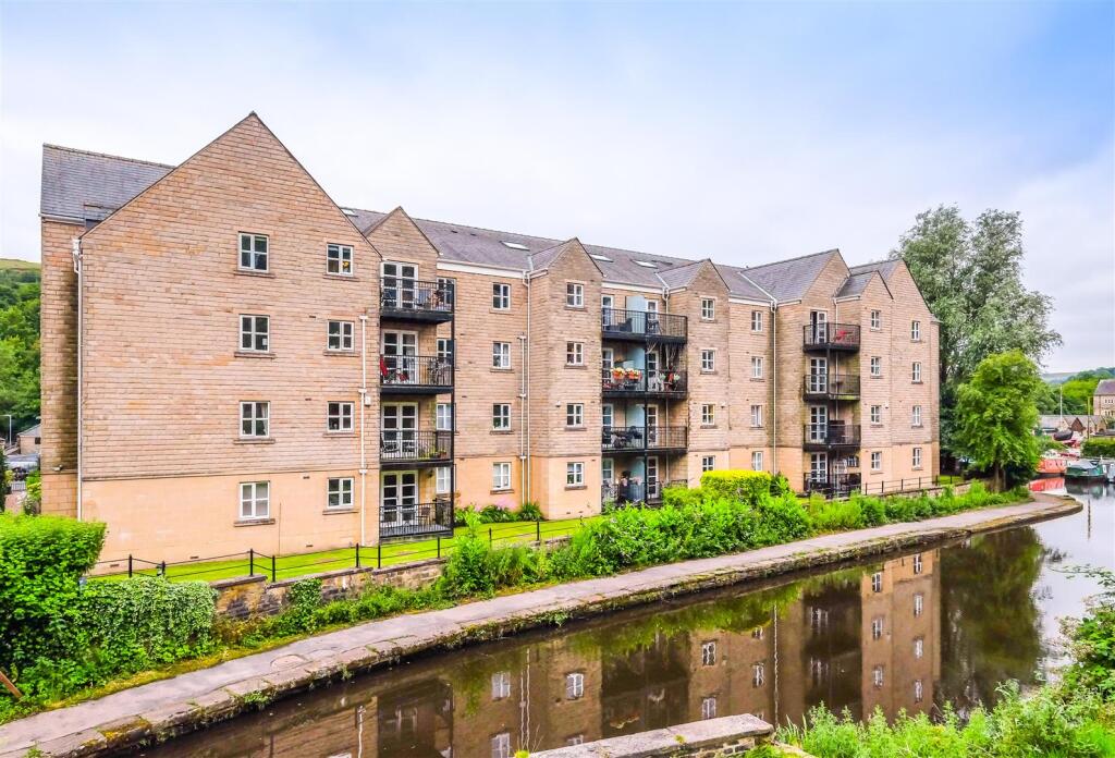 2 bed Apartment for rent in Norland Town. From Peter David Properties - Halifax