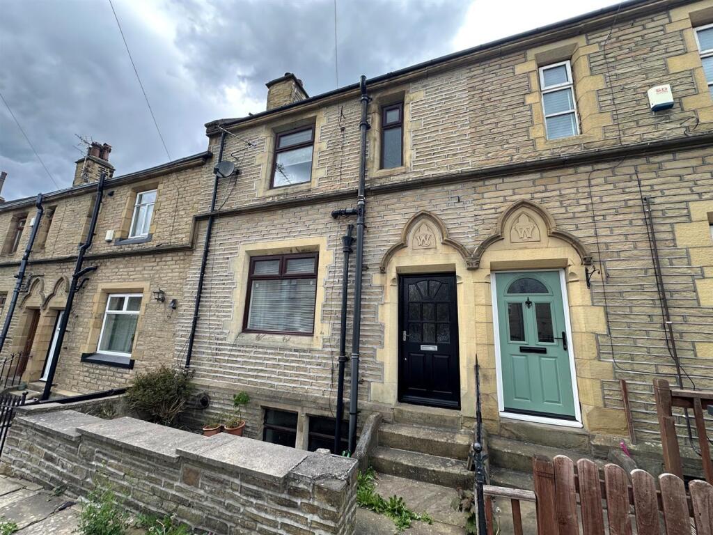 2 bed Mid Terraced House for rent in Stump Cross. From Peter David Properties - Halifax