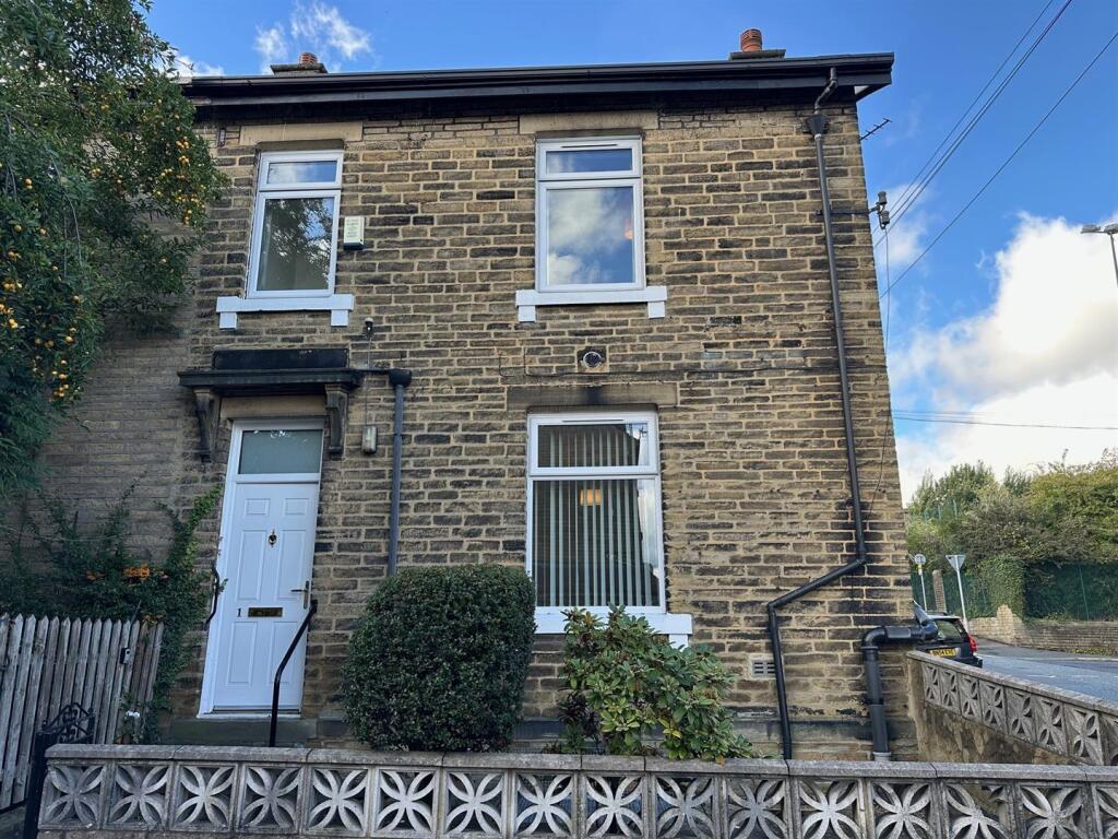 3 bed End of Terrace for rent in Sowerby Bridge. From Peter David Properties - Halifax 3 bed End of Terrace for rent in Sowerby Bridge. From Peter David Properties - Halifax