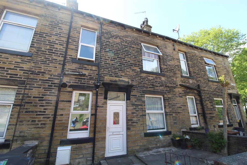 2 bed Mid Terraced House for rent in Halifax. From Peter David Properties - Halifax