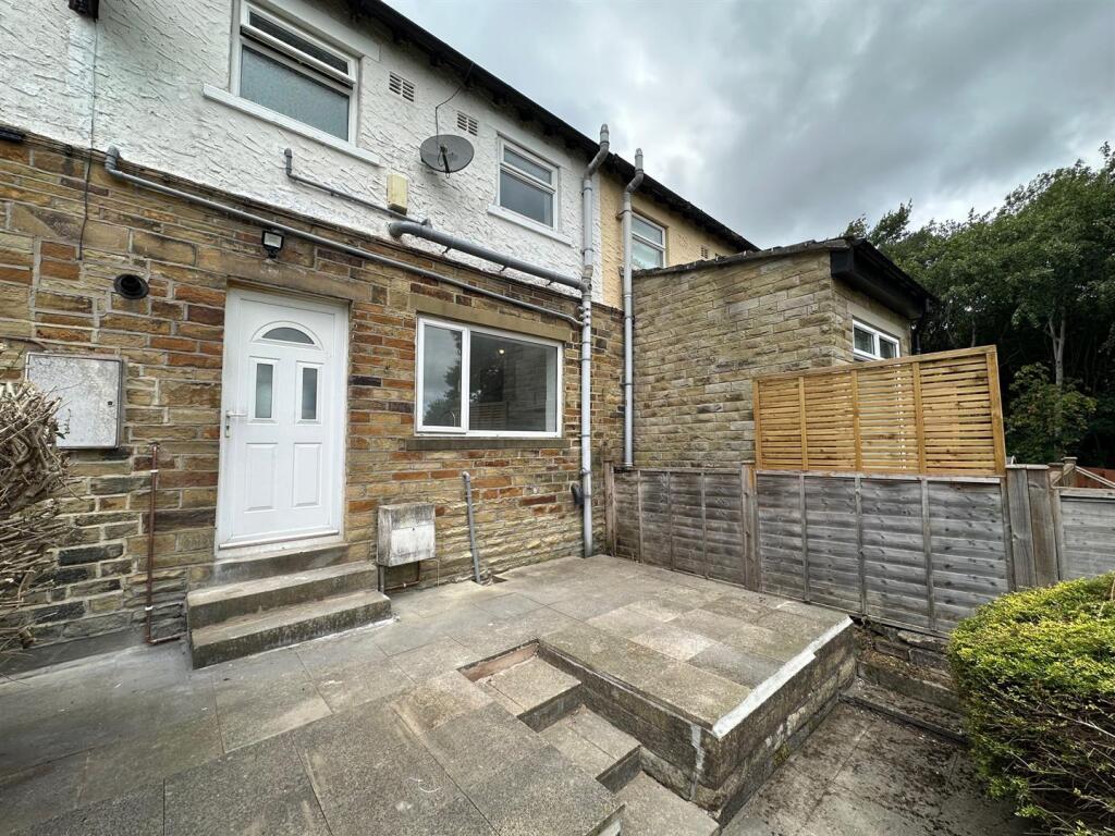 2 bed Mid Terraced House for rent in Lumbrook. From Peter David Properties - Halifax