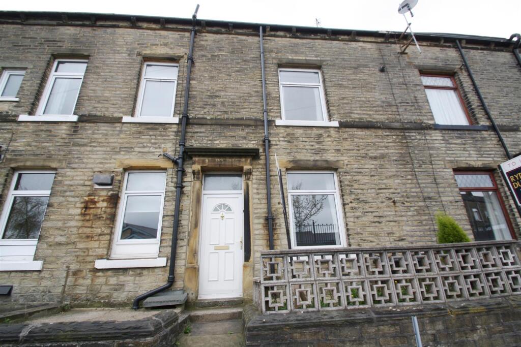 2 bed Mid Terraced House for rent in Halifax. From Peter David Properties - Halifax 2 bed Mid Terraced House for rent in Halifax. From Peter David Properties - Halifax