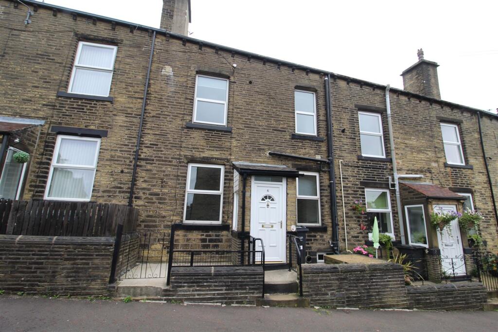 3 bed Mid Terraced House for rent in Sowerby Bridge. From Peter David Properties - Halifax