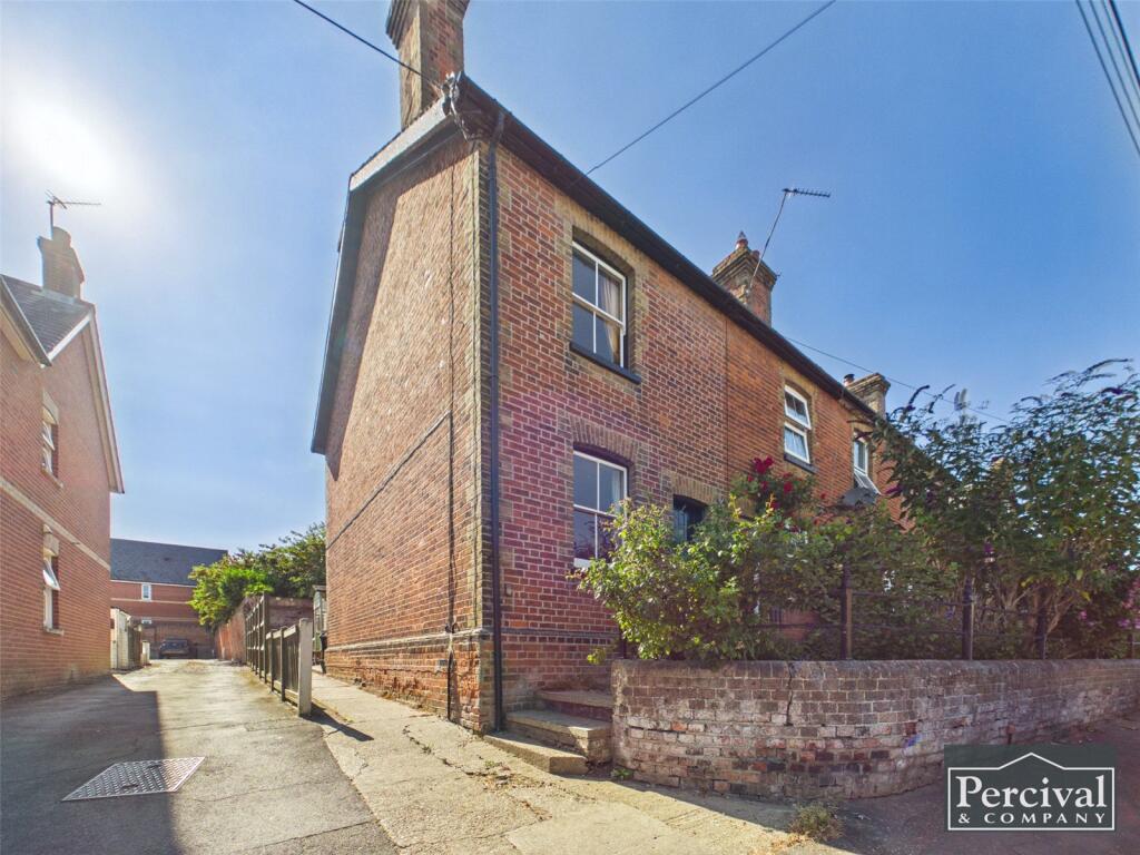 3 bed End of Terrace for rent in Earls Colne. From Percival & Company - Earls Colne 3 bed End of Terrace for rent in Earls Colne. From Percival & Company - Earls Colne
