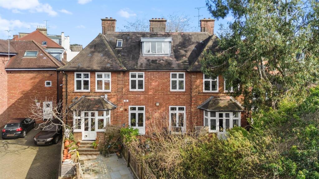 2 bed Duplex for rent in Hornsey. From Philip Alexander - N8