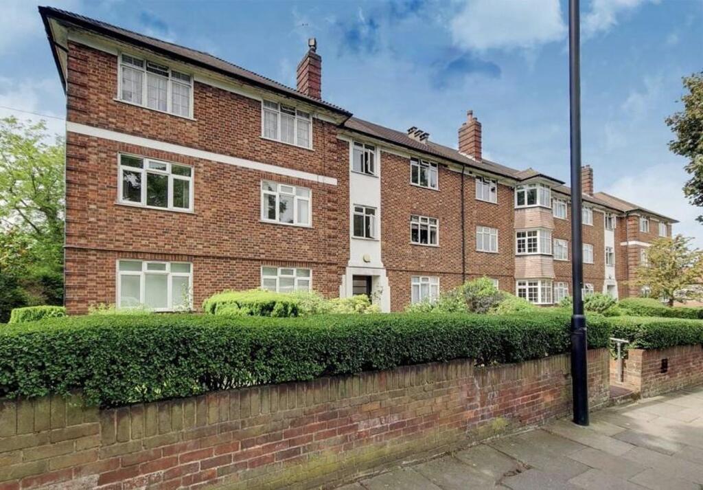 3 bed Apartment for rent in Friern Barnet. From Philip Alexander - N8