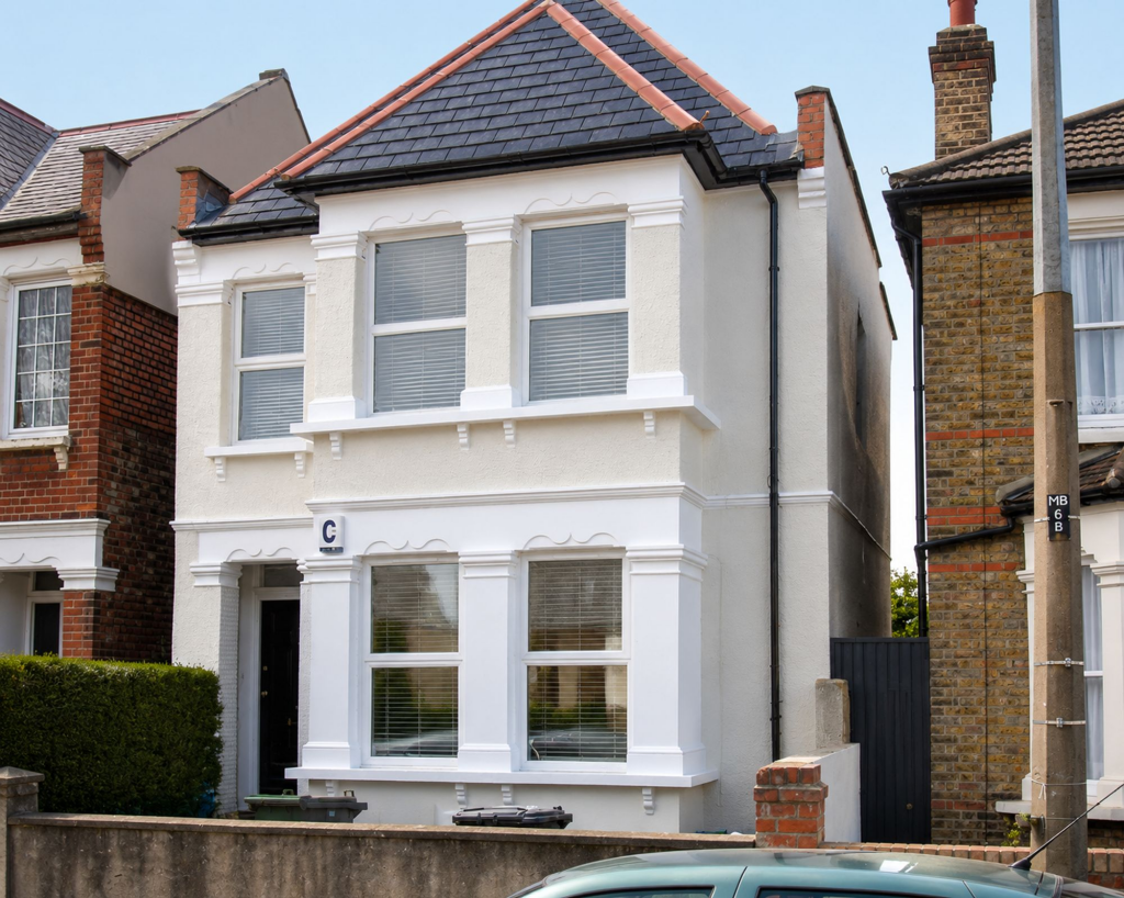 3 bed 1st Floor Flat for rent in Wood Green. From Philip Alexander - N8