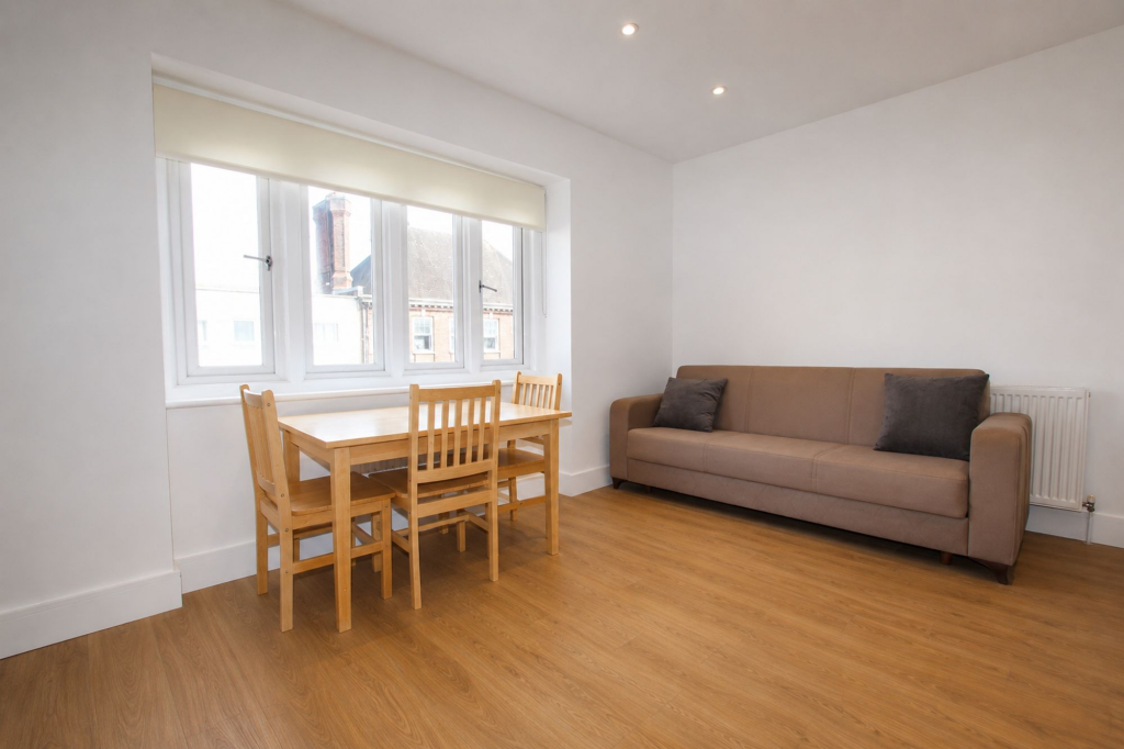 1 bed 1st Floor Flat for rent in Southgate. From Philip Alexander - N8