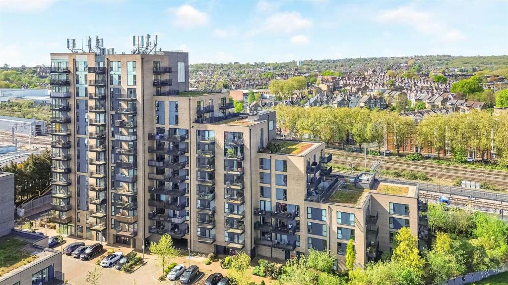 2 bed Apartment for rent in Hornsey. From Philip Alexander - N8