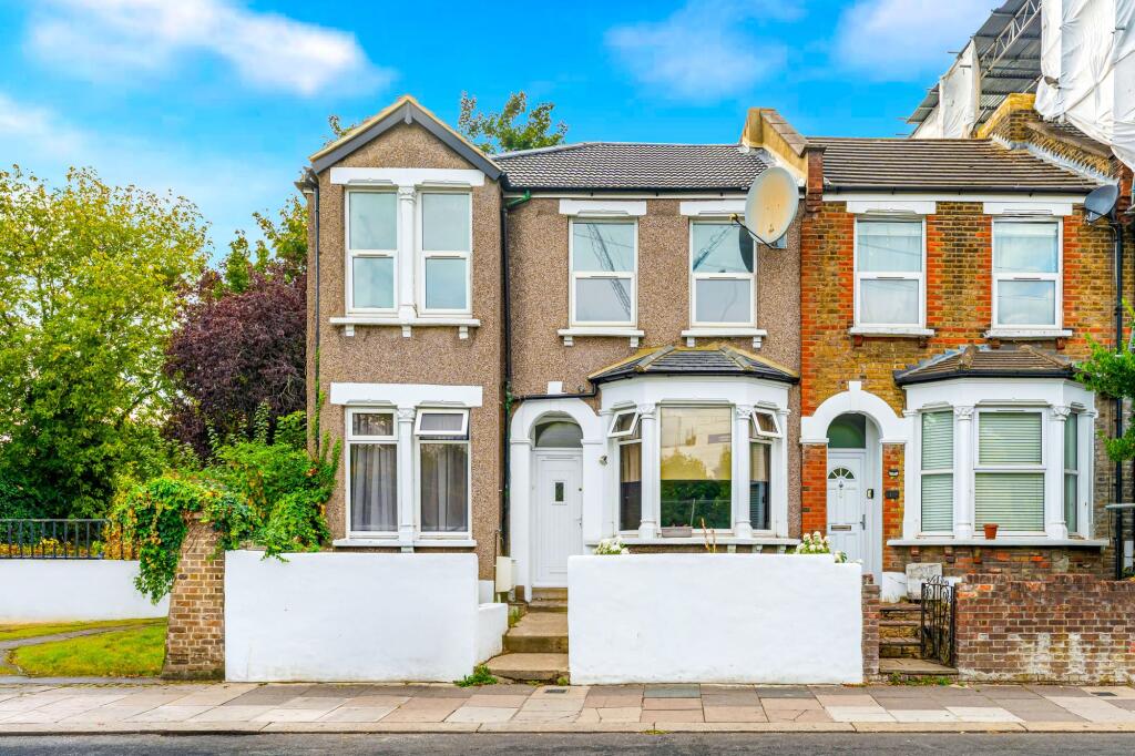 3 bed 1st Floor Flat for rent in Tottenham. From Philip Alexander - N8