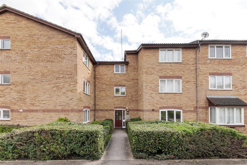 1 bed 1st Floor Flat for rent in Friern Barnet. From Philip Alexander - N8