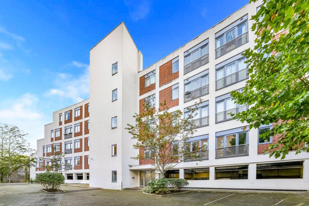 2 bed Apartment for rent in Hornsey. From Philip Alexander - N8
