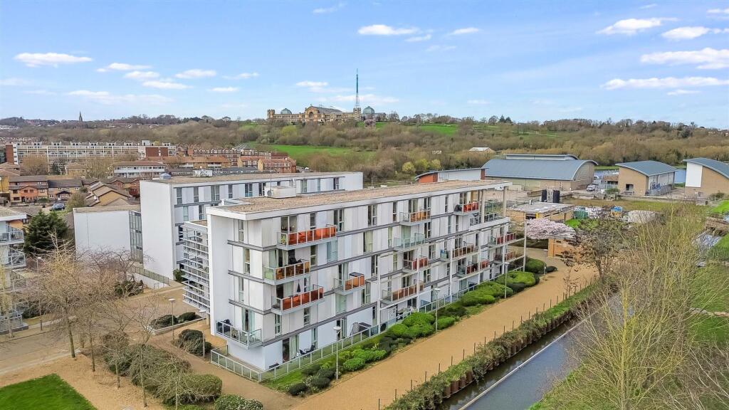 2 bed Apartment for rent in Hornsey. From Philip Alexander - N8 2 bed Apartment for rent in Hornsey. From Philip Alexander - N8