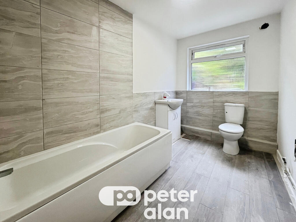 3 bed Detached for rent in Nant-y-moel. From Peter Alan - Bridgend