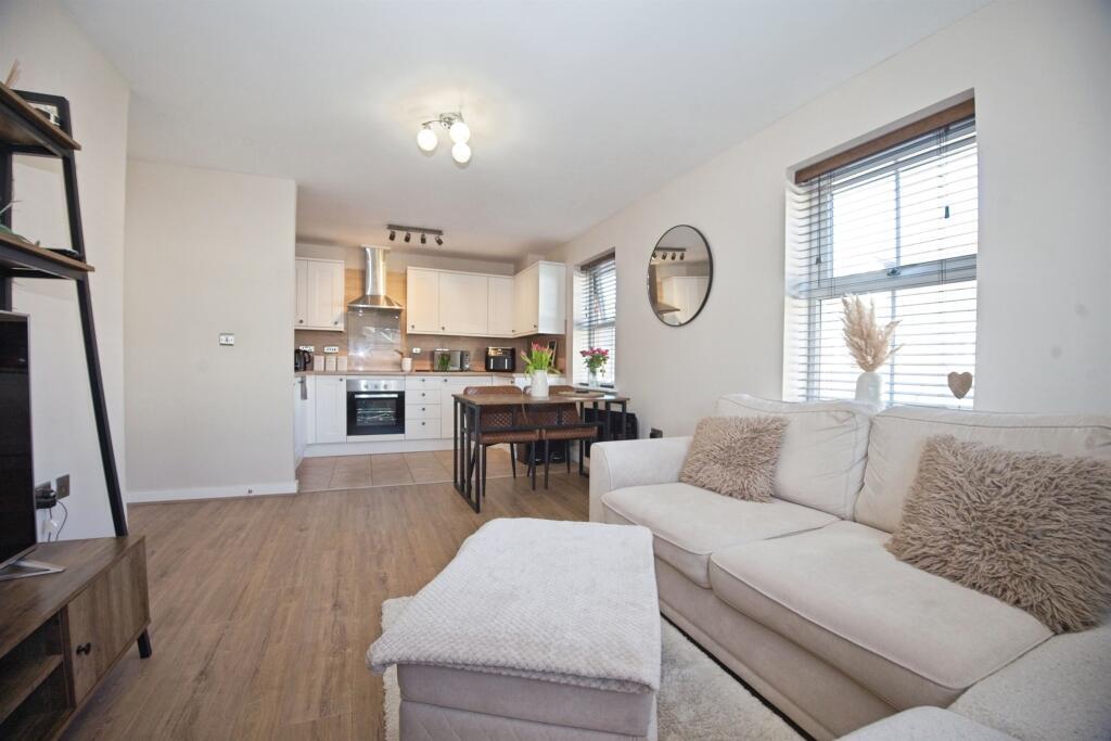 2 bed 1st Floor Flat for rent in Bridgend. From Peter Alan - Bridgend